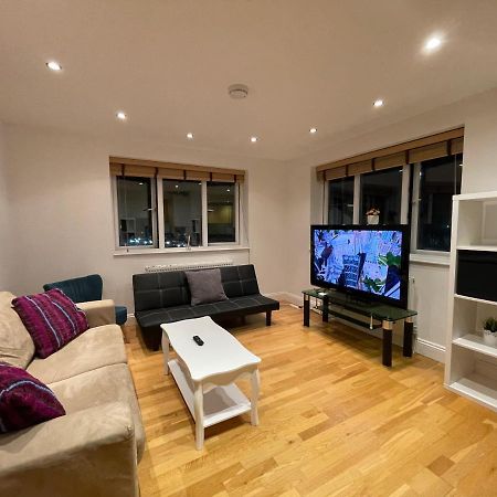 Beautiful & Luxurious Apartment In Richmond 리치먼드 외부 사진