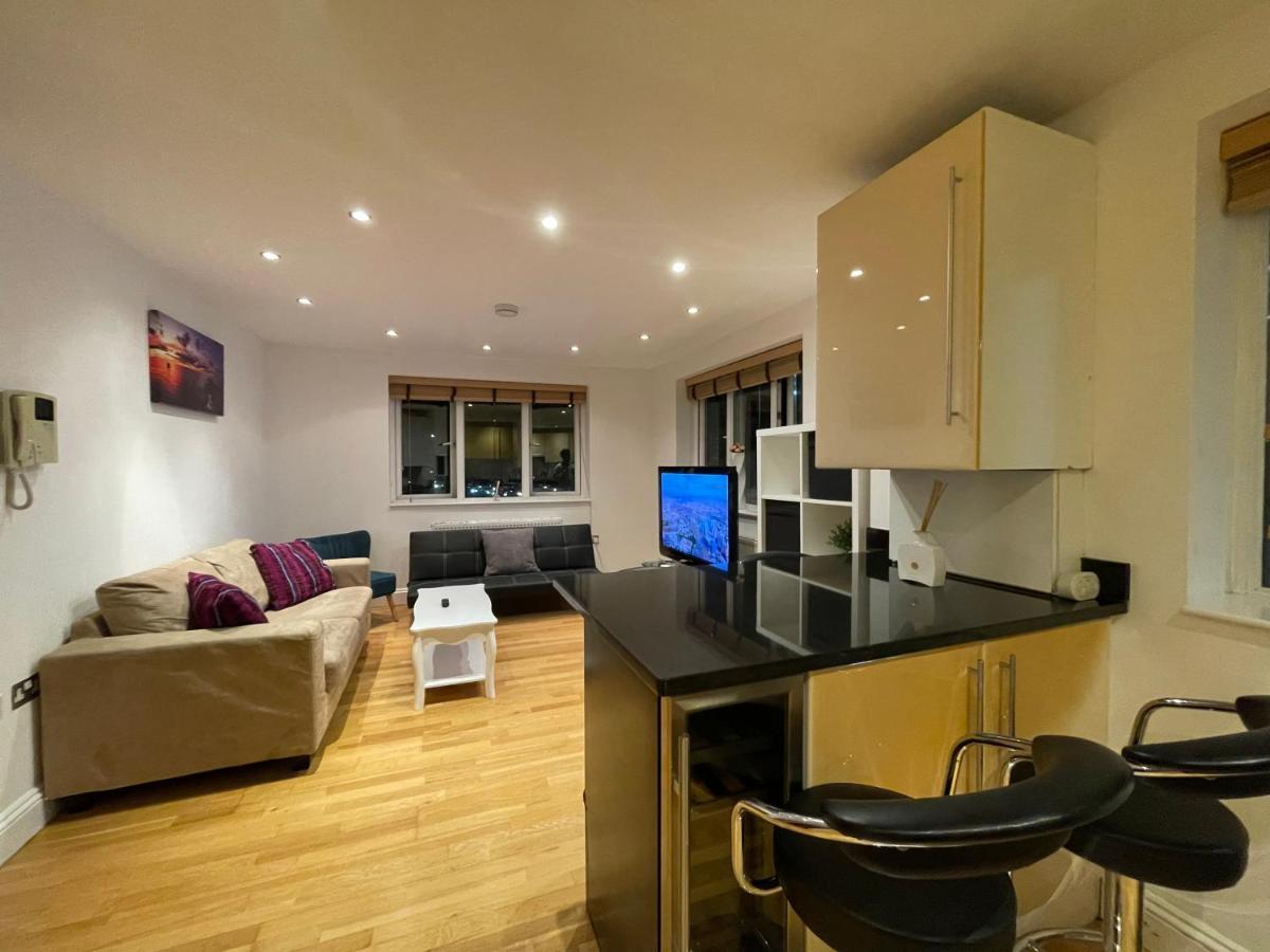 Beautiful & Luxurious Apartment In Richmond 리치먼드 외부 사진