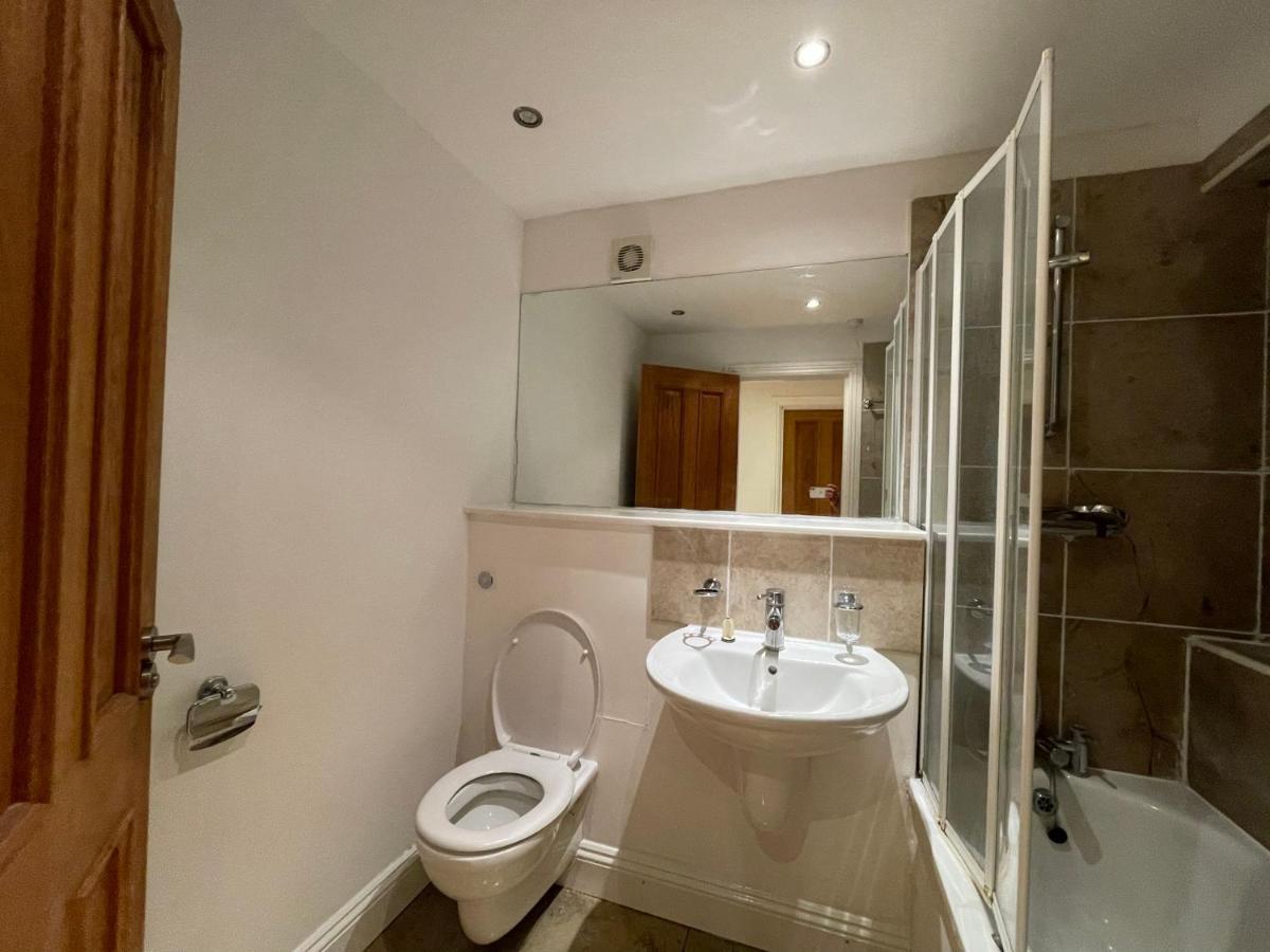 Beautiful & Luxurious Apartment In Richmond 리치먼드 외부 사진