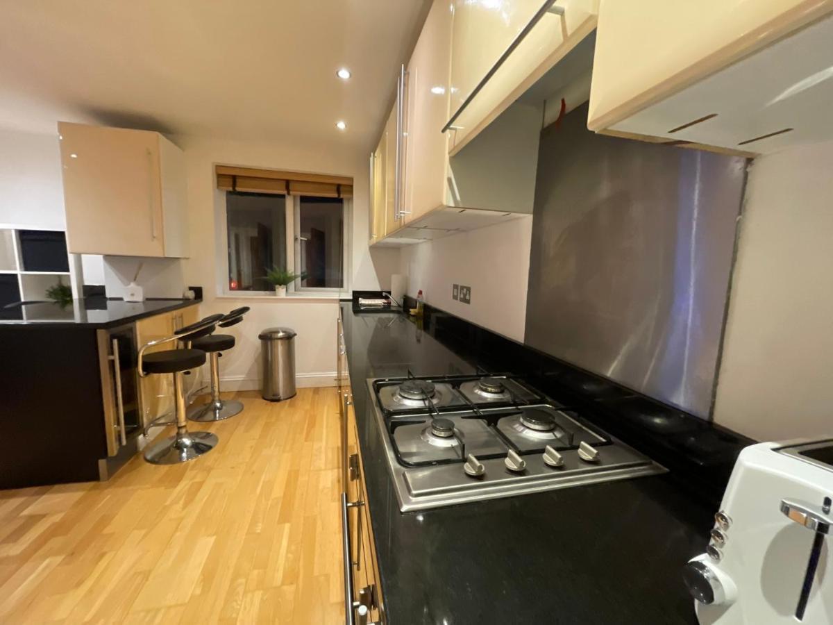 Beautiful & Luxurious Apartment In Richmond 리치먼드 외부 사진